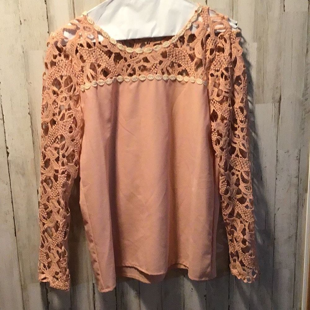 Blouse peachy pink with lacey shoulders size XL